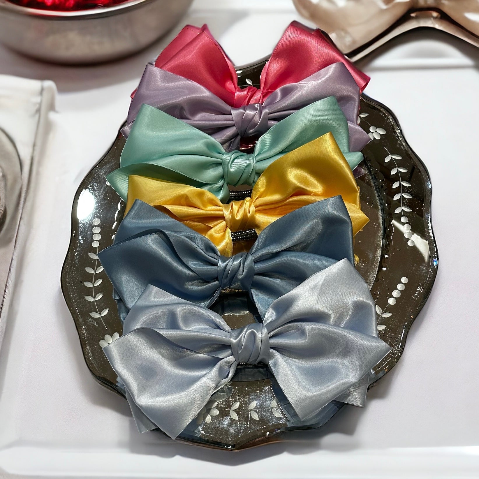European Satin Clip